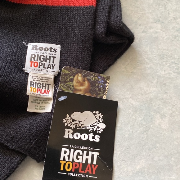Roots ”Right to Play” scarf. - Picture 3 of 4